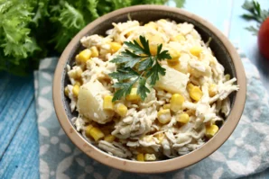 Салат з ананасом і куркою